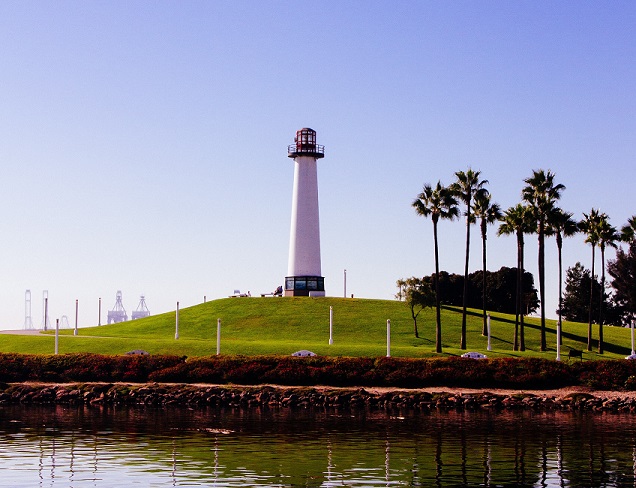 picture of lighthouse and water